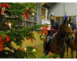 Engagierte Darsteller führten in Reez das Märchen vom verschwundenen Nikolaus auf. Foto: Zahn